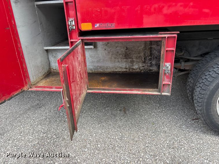 image for item FC4661 2015 Ford F550 Super Duty chipper truck