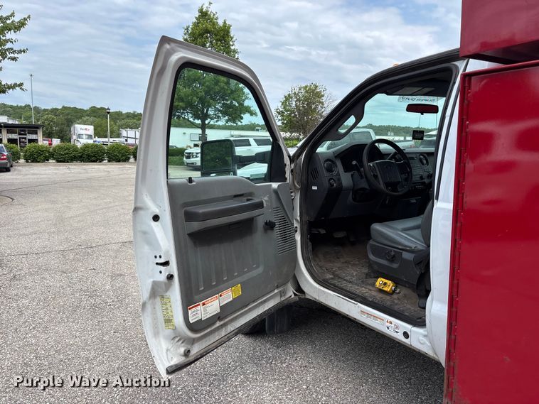 image for item FC4661 2015 Ford F550 Super Duty chipper truck