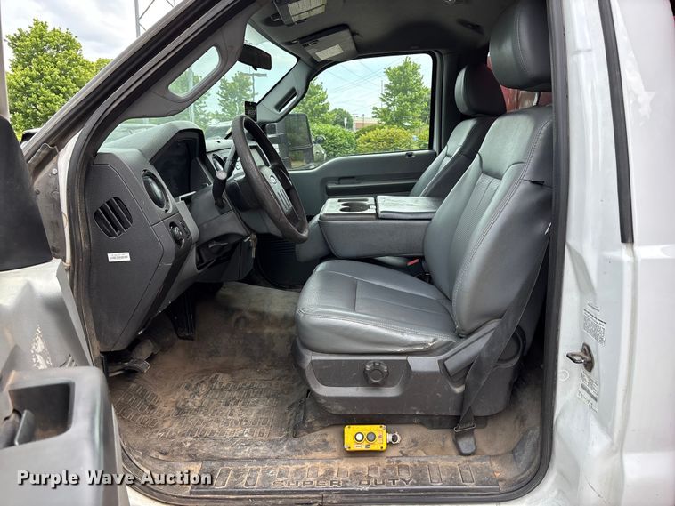 image for item FC4661 2015 Ford F550 Super Duty chipper truck
