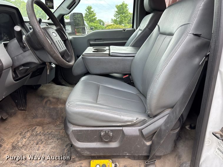 image for item FC4661 2015 Ford F550 Super Duty chipper truck