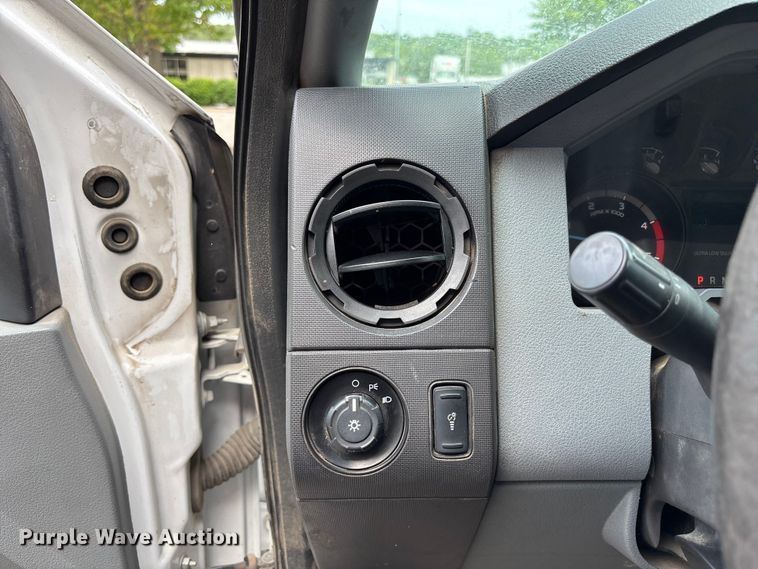 image for item FC4661 2015 Ford F550 Super Duty chipper truck