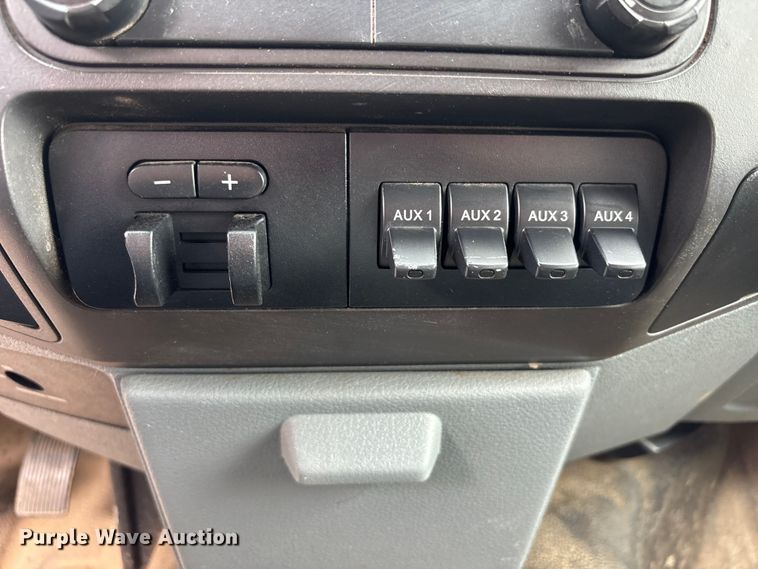 image for item FC4661 2015 Ford F550 Super Duty chipper truck