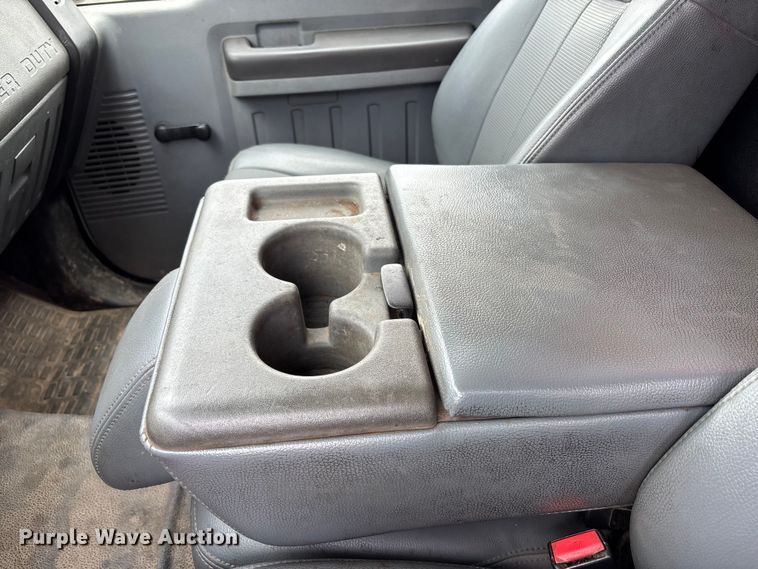 image for item FC4661 2015 Ford F550 Super Duty chipper truck