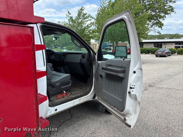 image for item FC4661 2015 Ford F550 Super Duty chipper truck