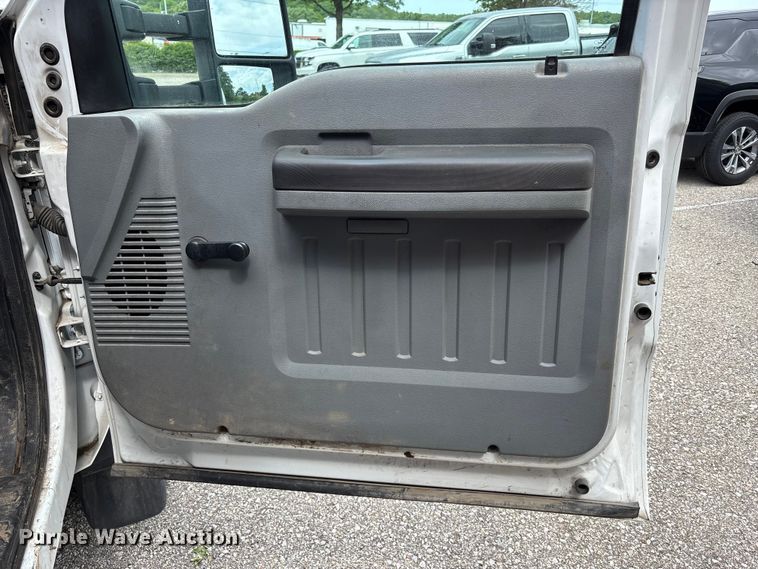 image for item FC4661 2015 Ford F550 Super Duty chipper truck