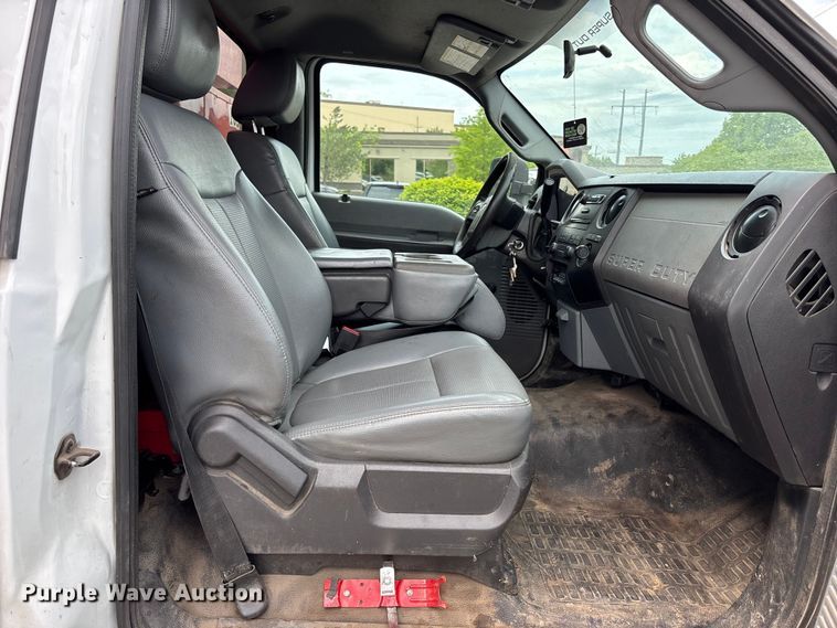 image for item FC4661 2015 Ford F550 Super Duty chipper truck