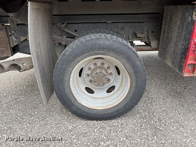 image for item FC4661 2015 Ford F550 Super Duty chipper truck