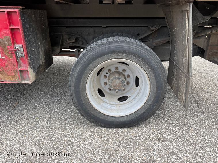 image for item FC4661 2015 Ford F550 Super Duty chipper truck