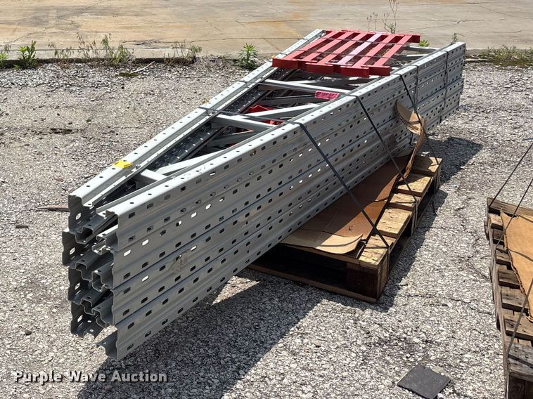 T-bolt pallet racking