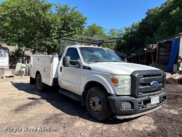 image for item FC4703 2011 Ford F350 Super Duty utility bed pickup truck