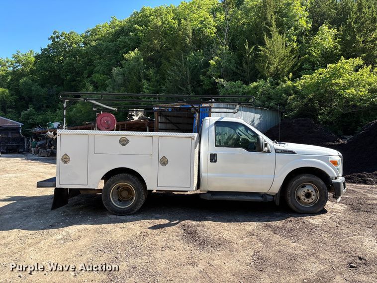 image for item FC4703 2011 Ford F350 Super Duty utility bed pickup truck