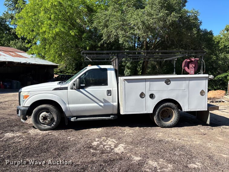 image for item FC4703 2011 Ford F350 Super Duty utility bed pickup truck