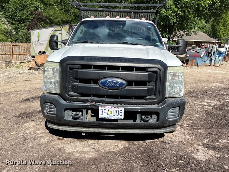 image for item FC4703 2011 Ford F350 Super Duty utility bed pickup truck