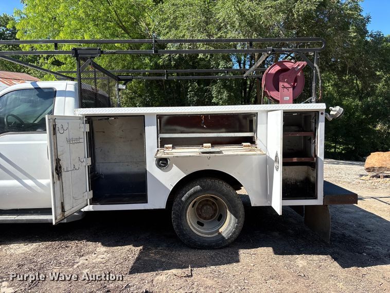 image for item FC4703 2011 Ford F350 Super Duty utility bed pickup truck