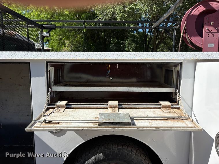 image for item FC4703 2011 Ford F350 Super Duty utility bed pickup truck