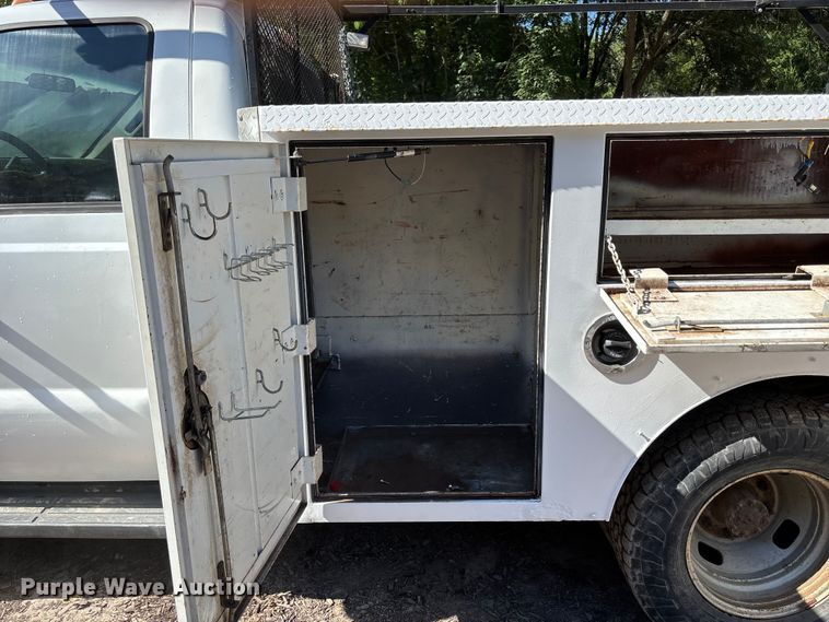 image for item FC4703 2011 Ford F350 Super Duty utility bed pickup truck