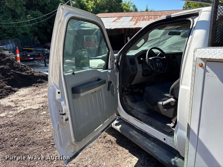 image for item FC4703 2011 Ford F350 Super Duty utility bed pickup truck