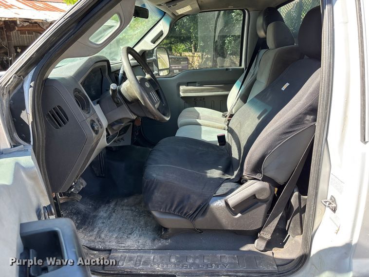 image for item FC4703 2011 Ford F350 Super Duty utility bed pickup truck