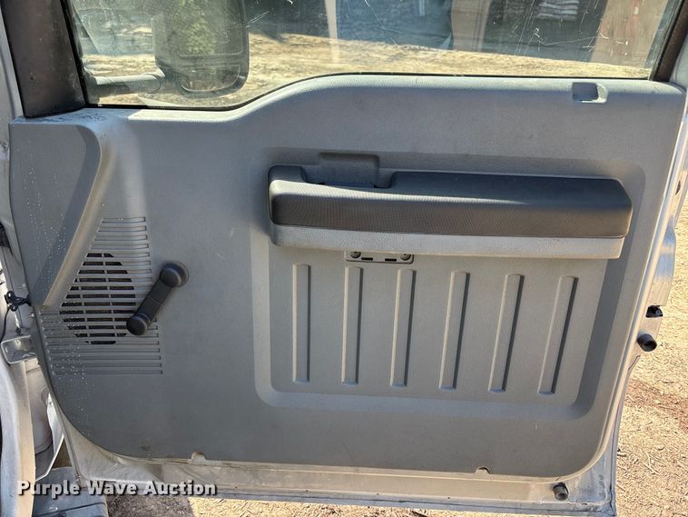image for item FC4703 2011 Ford F350 Super Duty utility bed pickup truck