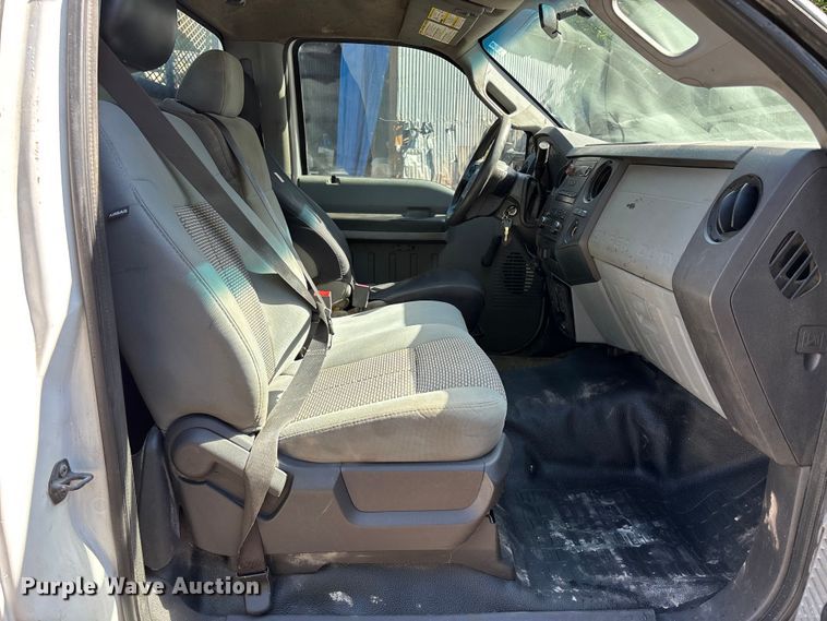 image for item FC4703 2011 Ford F350 Super Duty utility bed pickup truck