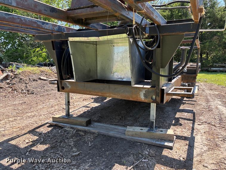 image for item FC5721 1998 Coachman trailer chassis