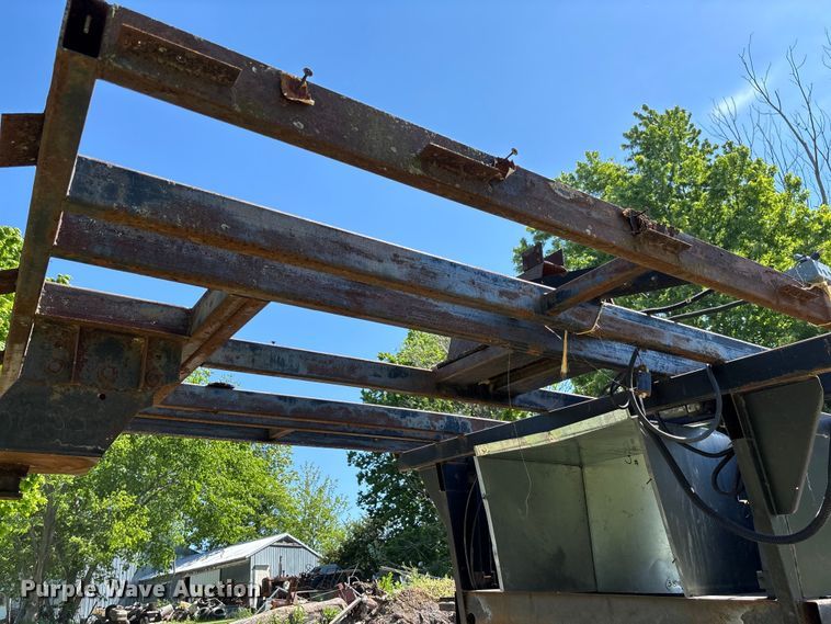 image for item FC5721 1998 Coachman trailer chassis