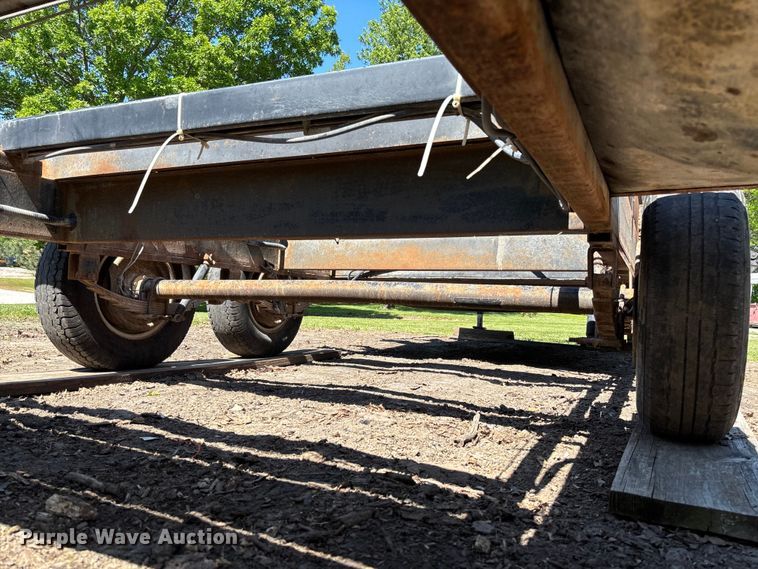 image for item FC5721 1998 Coachman trailer chassis