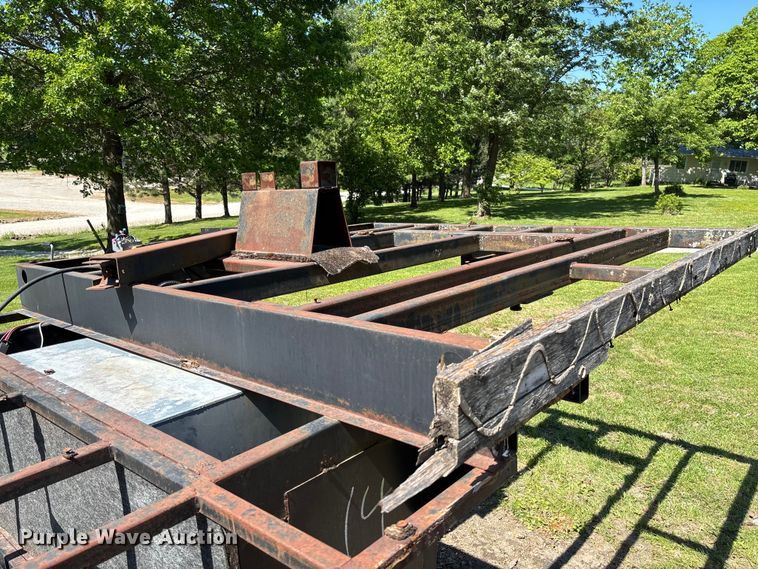 image for item FC5721 1998 Coachman trailer chassis