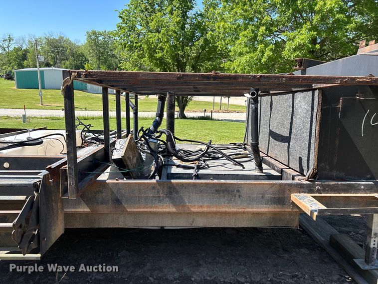 image for item FC5721 1998 Coachman trailer chassis