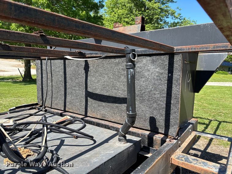 image for item FC5721 1998 Coachman trailer chassis