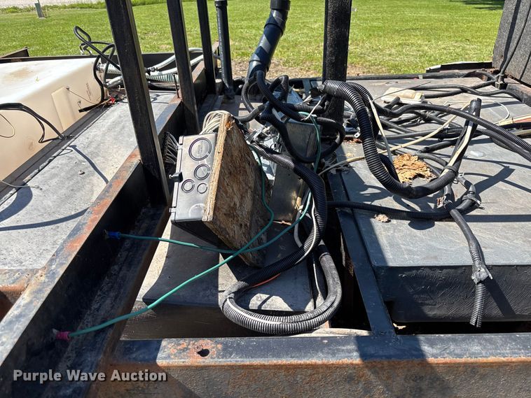image for item FC5721 1998 Coachman trailer chassis