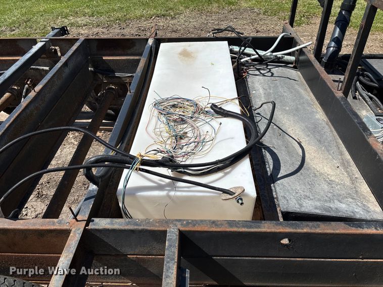 image for item FC5721 1998 Coachman trailer chassis