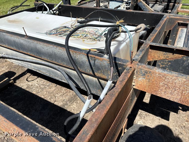 image for item FC5721 1998 Coachman trailer chassis