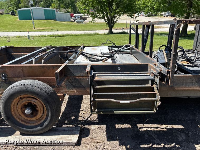 image for item FC5721 1998 Coachman trailer chassis
