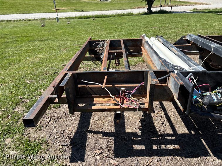 image for item FC5721 1998 Coachman trailer chassis