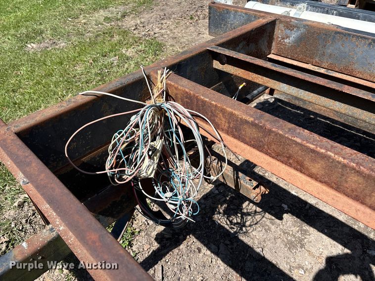 image for item FC5721 1998 Coachman trailer chassis