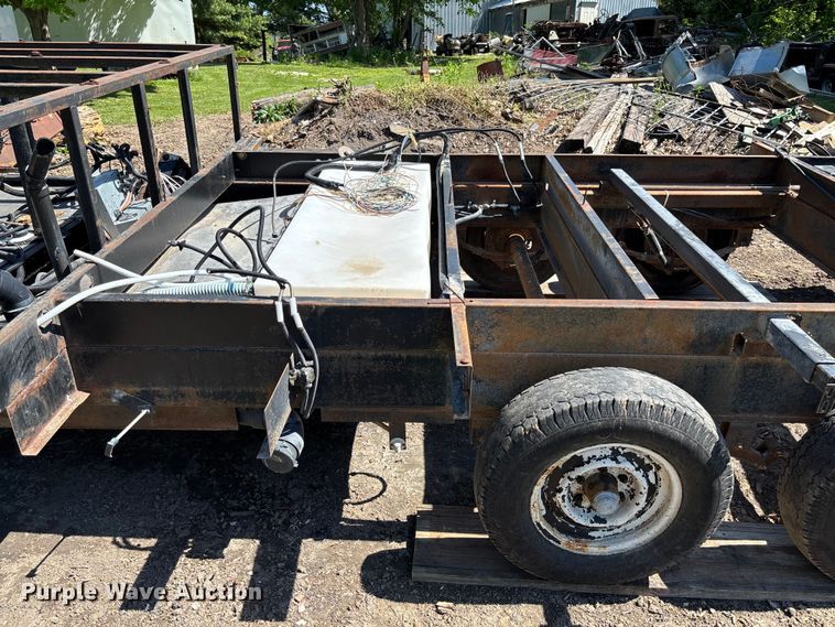 image for item FC5721 1998 Coachman trailer chassis