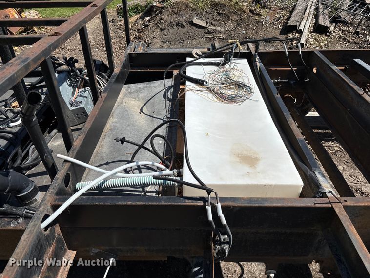 image for item FC5721 1998 Coachman trailer chassis