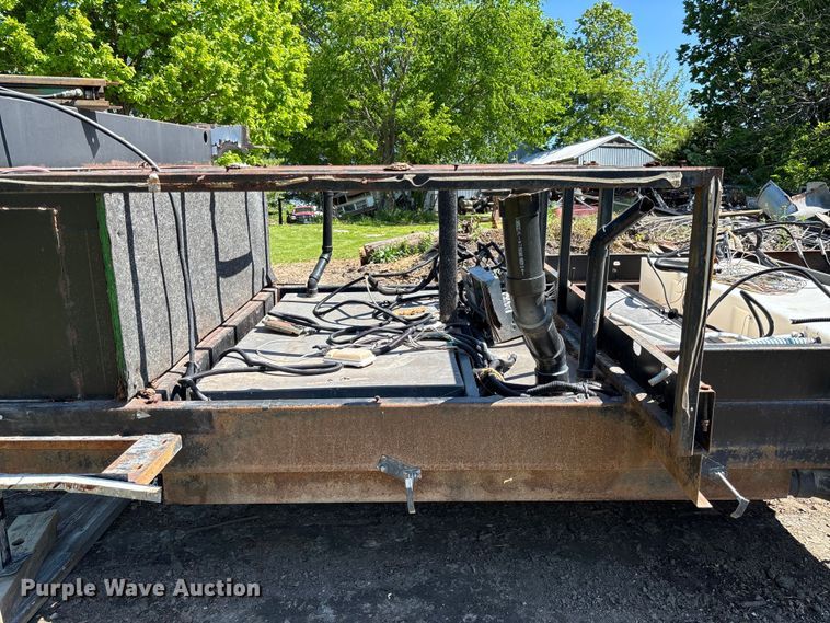 image for item FC5721 1998 Coachman trailer chassis