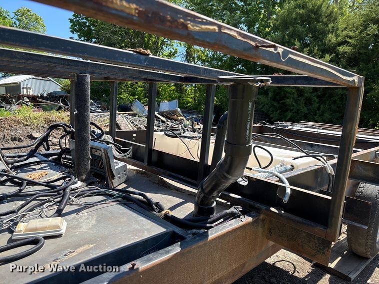 image for item FC5721 1998 Coachman trailer chassis