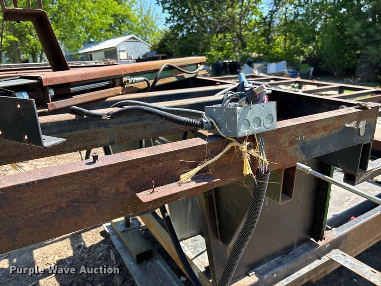 image for item FC5721 1998 Coachman trailer chassis