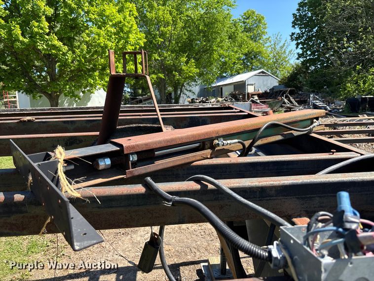 image for item FC5721 1998 Coachman trailer chassis