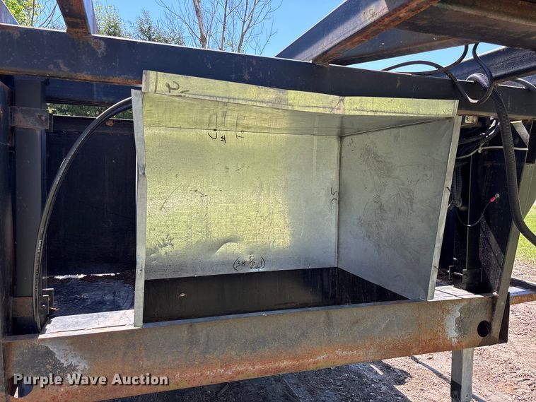image for item FC5721 1998 Coachman trailer chassis