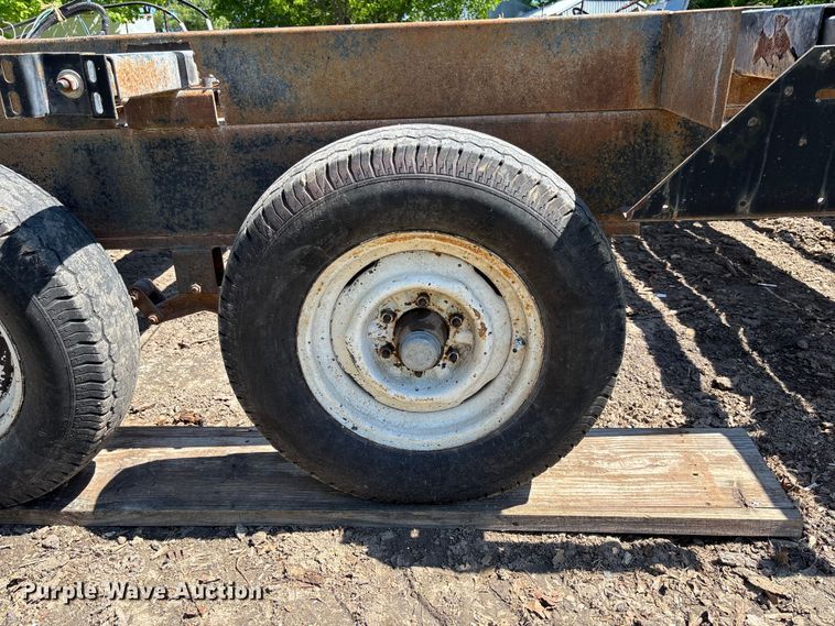 image for item FC5721 1998 Coachman trailer chassis