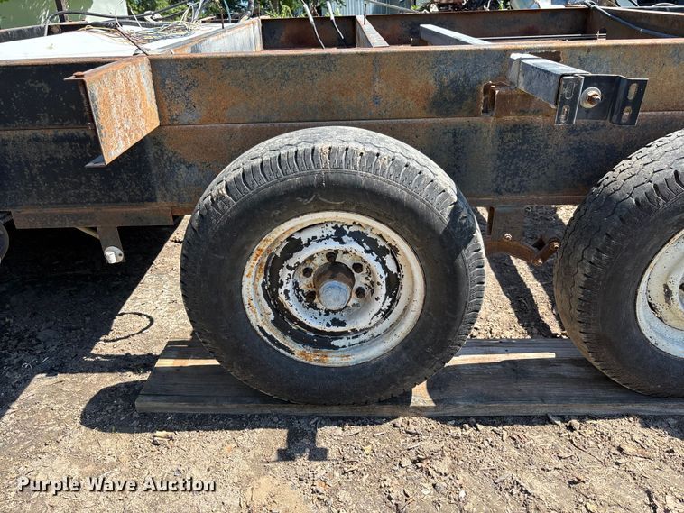 image for item FC5721 1998 Coachman trailer chassis