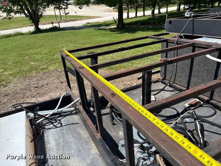 image for item FC5721 1998 Coachman trailer chassis