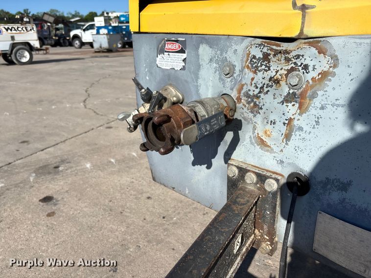 image for item FC5739 2011 Atlas Copco XAS 375 T3 RSC air compressor