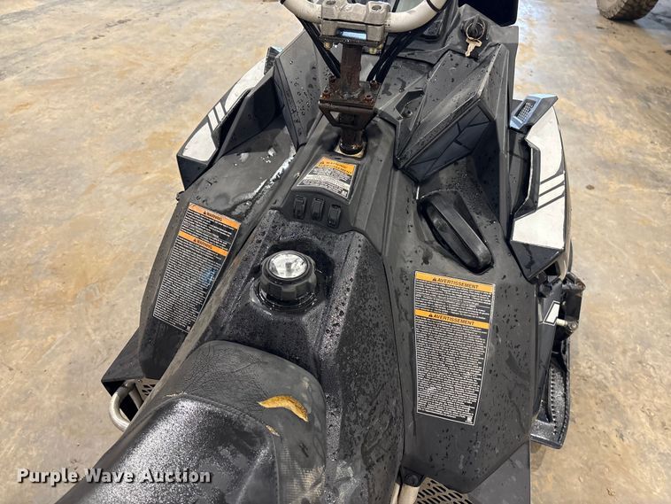 image for item FC5792 2016 Polaris RMK 800 Assault 155 snowmobile