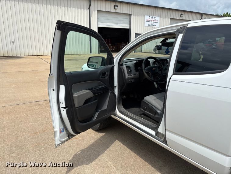 image for item FC5828 2017 Chevrolet Colorado Ext. Cab pickup truck
