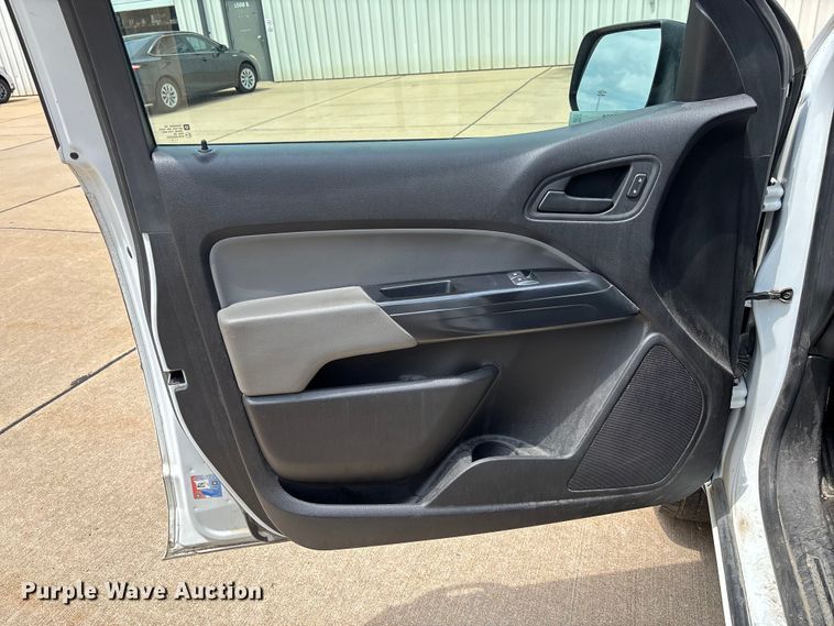 image for item FC5828 2017 Chevrolet Colorado Ext. Cab pickup truck